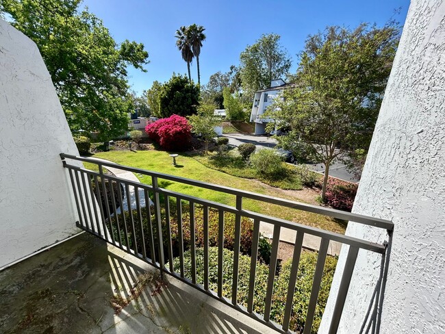 Building Photo - 1 Bed, 1 Bath Loft Condo in La Mesa!