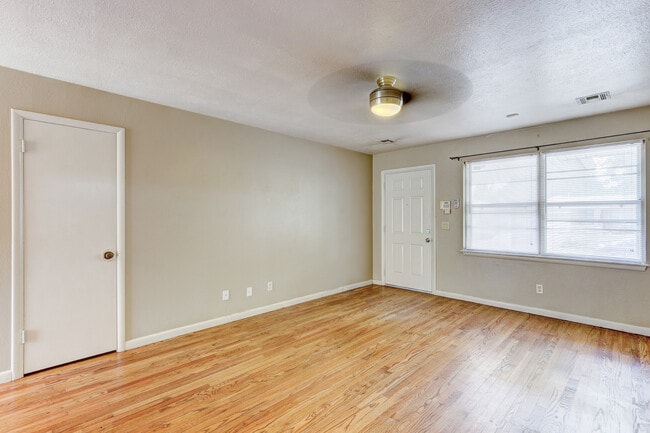 Building Photo - Spacious 3-Bedroom Home with a Fenced Yard and Easy Access to Everything!