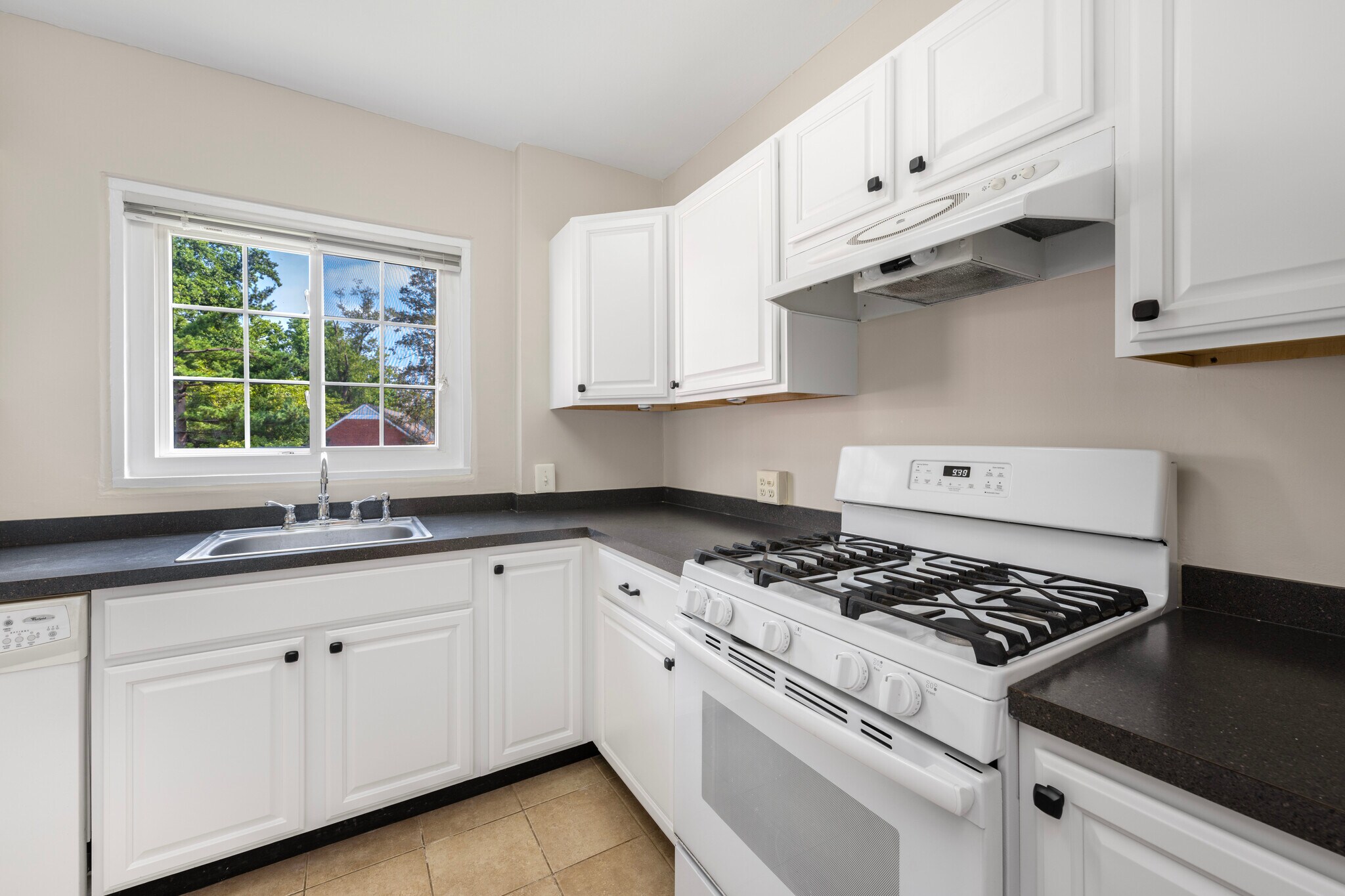 Building Photo - 3624 Valley Dr