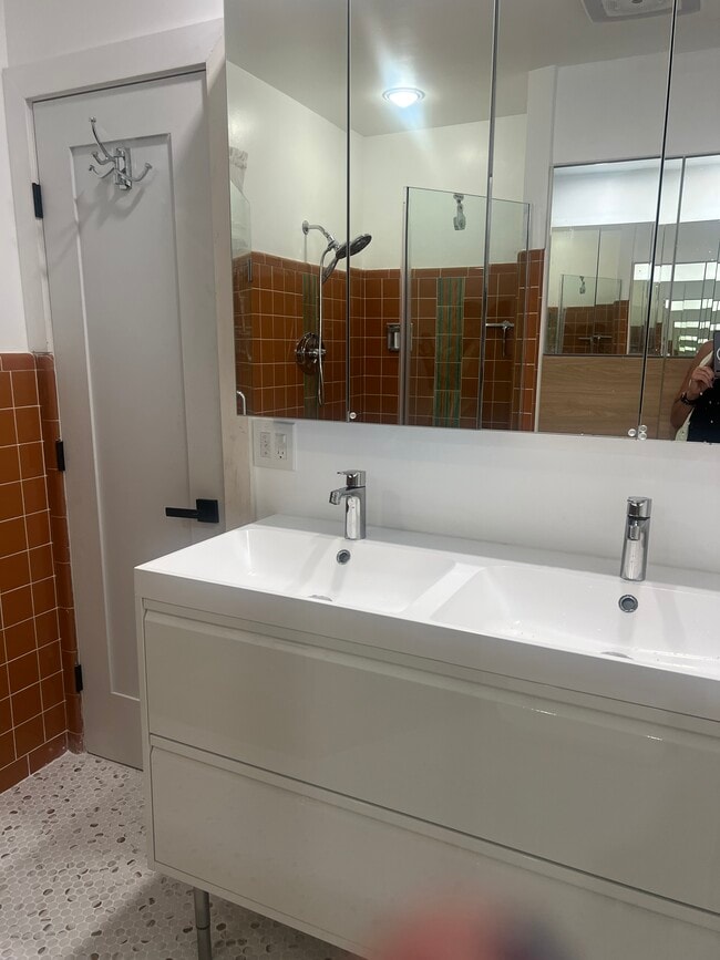 Building Photo - 425 NE 103rd St