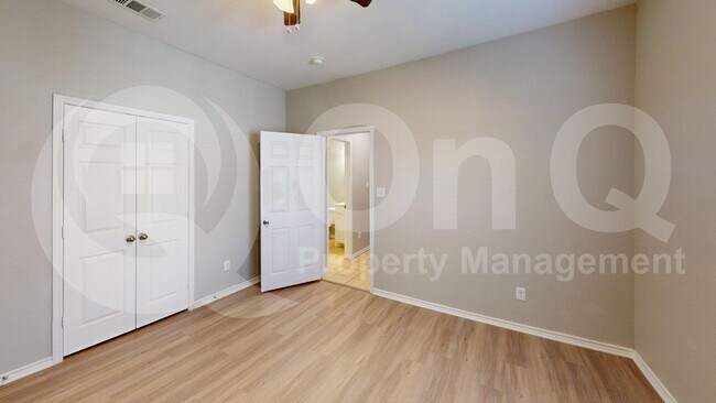 Building Photo - 3263 Wexford Dr