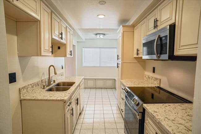 Building Photo - 1339 N Columbus Ave