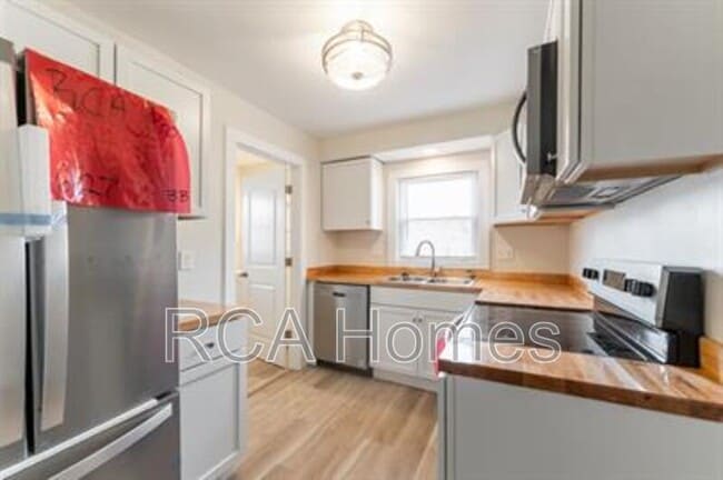 Building Photo - 1601 Villa Ave