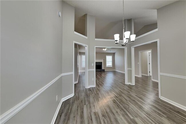 Building Photo - 705 Beranda Cir