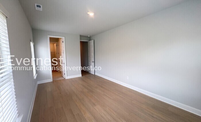Building Photo - 22651 Donahue Dr