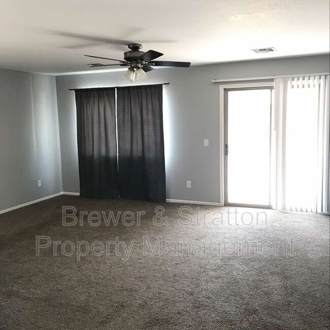 Building Photo - 4610 N 124th Ave