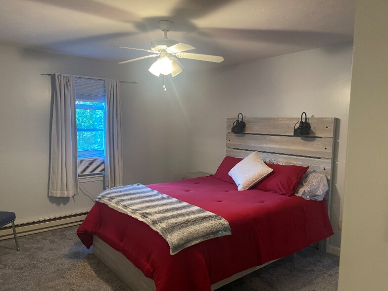 Building Photo - 574A Burncoat St