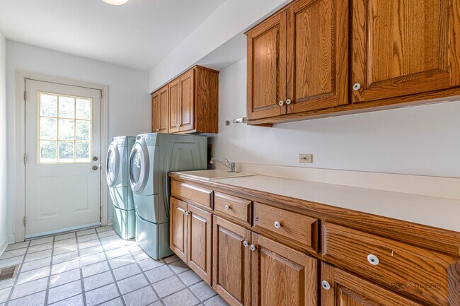 Building Photo - 5420 Belmont Ct