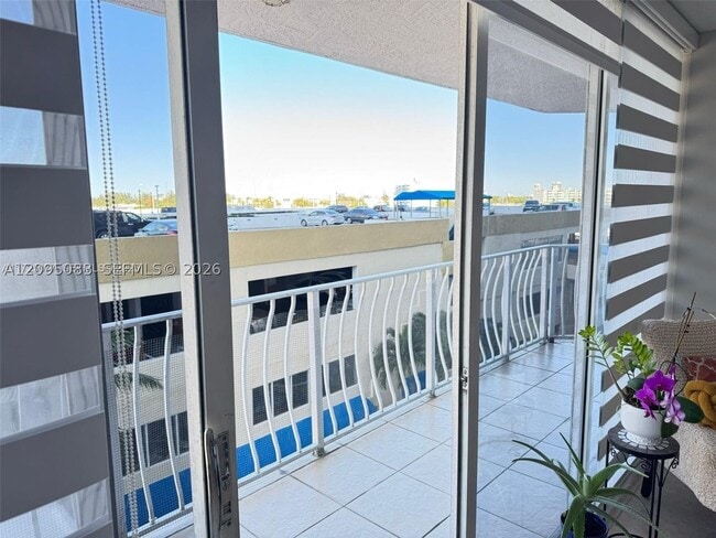 Building Photo - 7601 E Treasure Dr