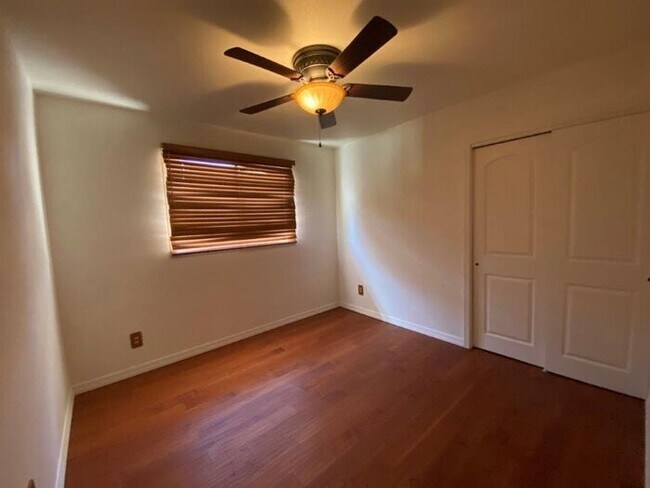 Building Photo - 1733 E Campus Dr