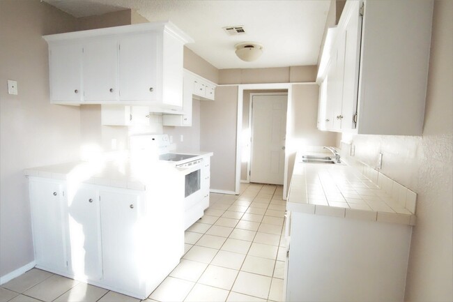 Building Photo - 3108 Gwendolyn Ln