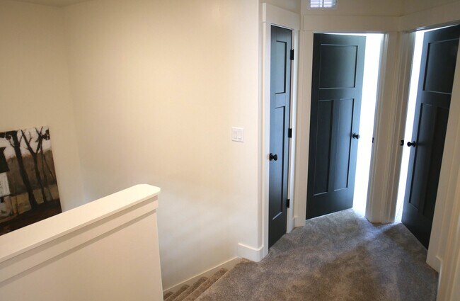 Building Photo - 421 E 200 N