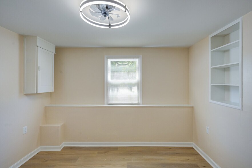 Building Photo - 3714 Pinewood Ave