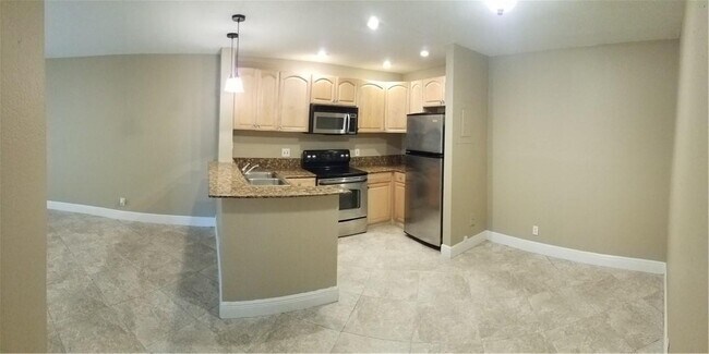 Building Photo - 10926 Royal Palm Blvd