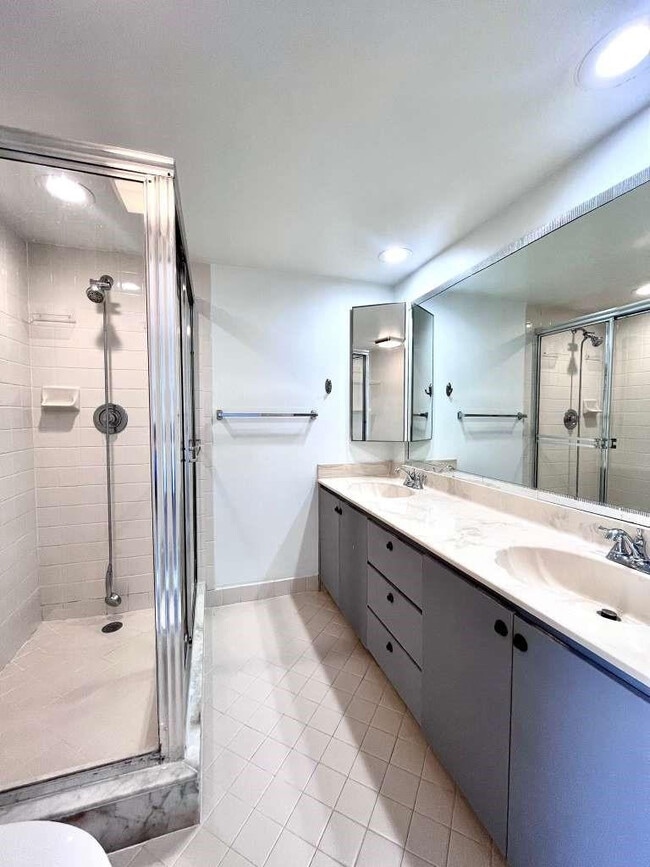 Building Photo - 12 Waterford Dr S