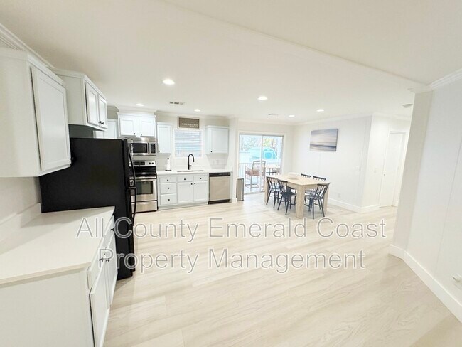 Building Photo - 444 Montigo Ave N