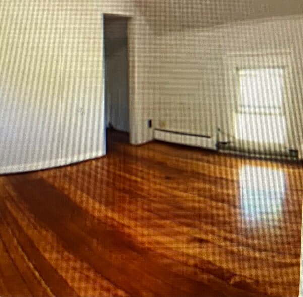 Building Photo - 1273 Queen St