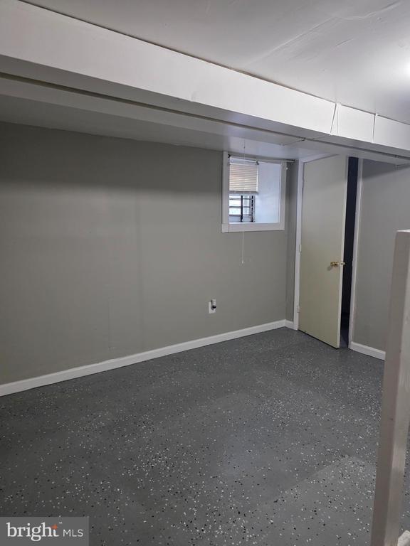 Building Photo - 835 E Cold Spring Ln
