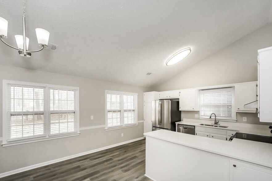 Building Photo - 2106 Winsburg Dr