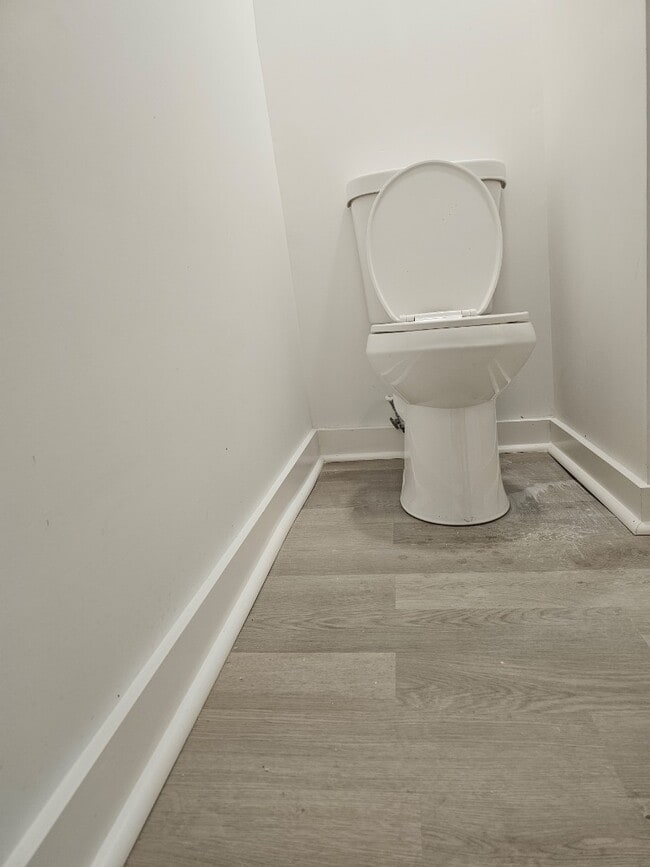 Building Photo - 210 Baldwin St