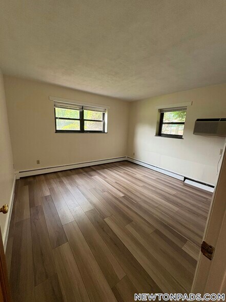 Building Photo - 264 Grove St