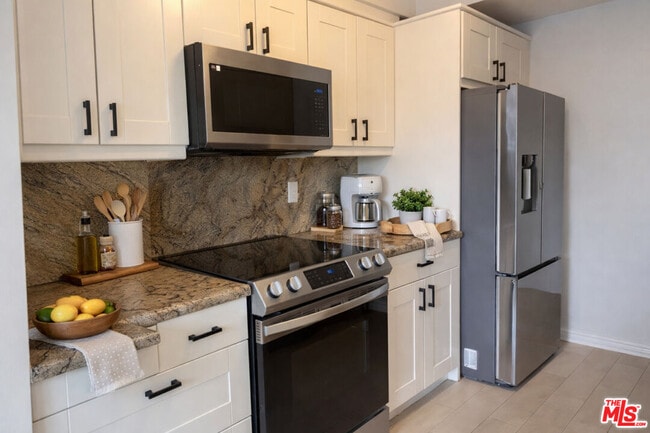 Building Photo - 1242 S Barrington Ave