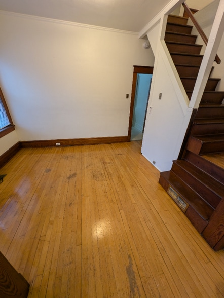 Building Photo - 928 E Grand Ave