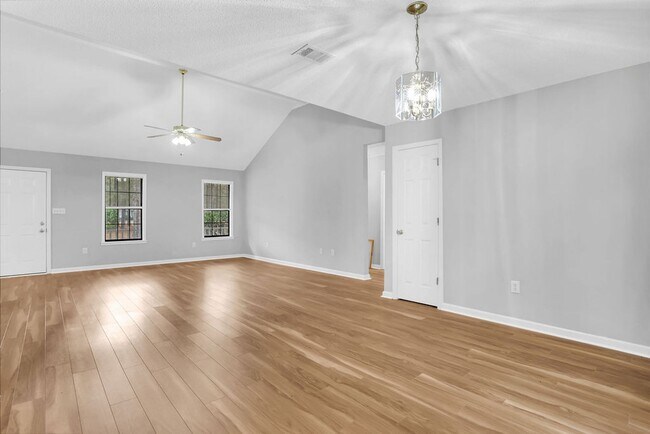 Building Photo - 3 bedroom 2.5 bath home