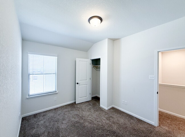 Building Photo - 2503 Lynwood Bnd