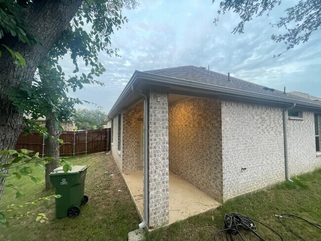 Building Photo - 2516 Sakeena Ct