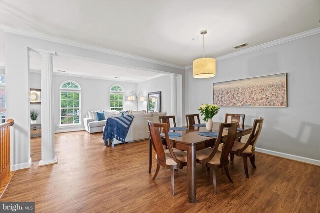 Building Photo - POTOMAC CLUB - SECONDS TO STONEBRIDGE