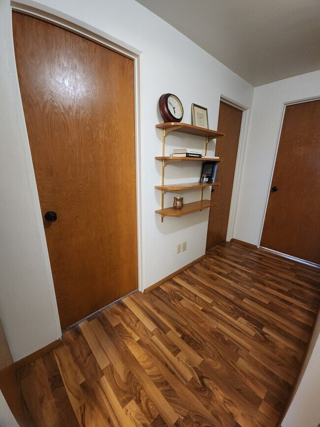 Building Photo - 631-633 E Longview Dr.