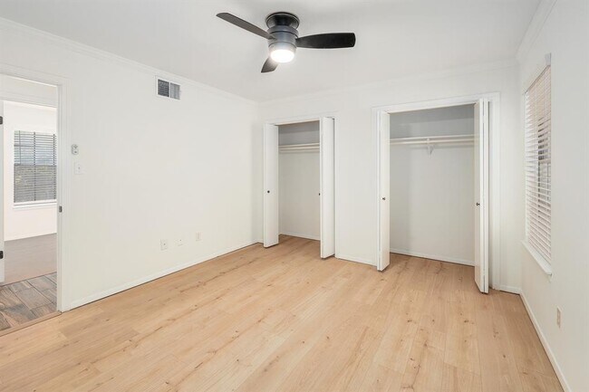 Building Photo - 204 Northwest Dr