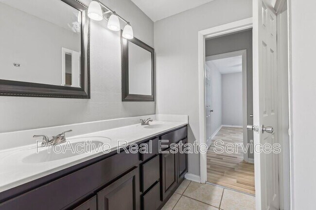 Building Photo - 5809 Layton St