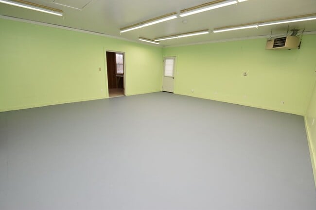 Building Photo - River Front Home in Elkhart IN, lawn care included.