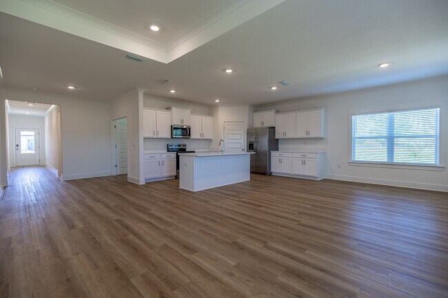 Building Photo - Stunning 5 Bedroom Home in Fairhope, AL! Spacious, Modern, and Move-In Ready!