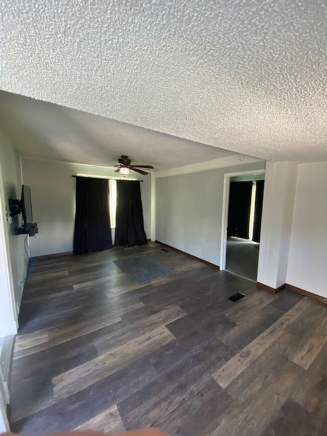 Building Photo - Charming 2 Bedroom Home with River Views i...