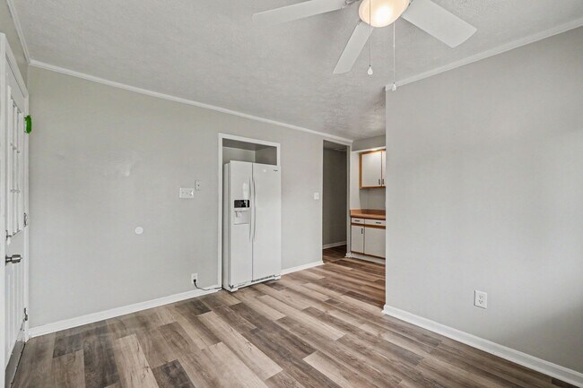 Building Photo - Cute and Cozy 3 Bed 1 Bath Home