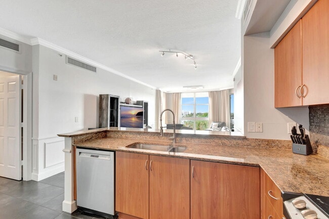 Building Photo - 804 E Windward Way