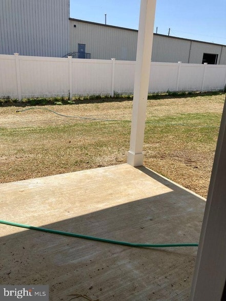 Building Photo - 376 E Main St