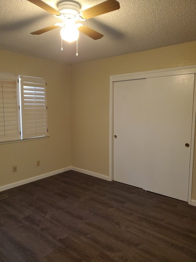 Building Photo - Modesto 3 bedroom 2.5  bathroom off McHenry