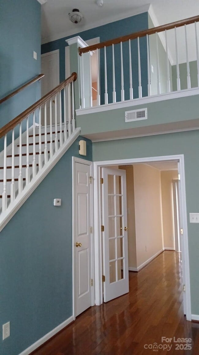 Building Photo - 3823 Thomas Ridge Dr