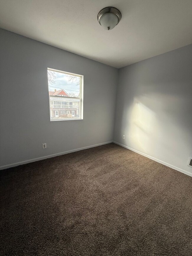 Building Photo - 4bd Single Cash Pay/Section 8