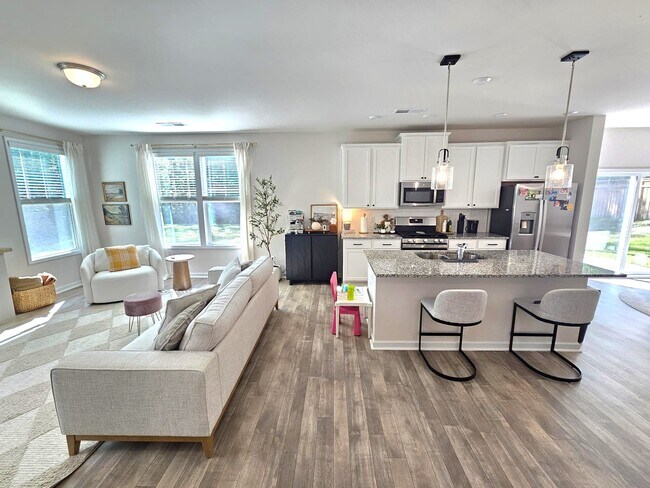 Building Photo - 698 Oak Br Pl