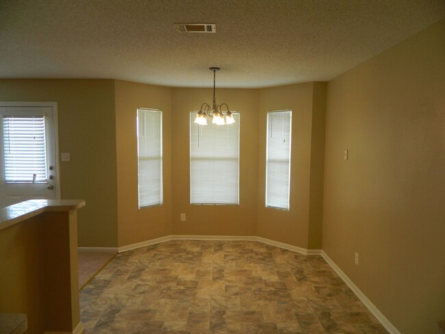 Building Photo - Available NOW!!!! This Cute 3 Bedroom 2 ba...