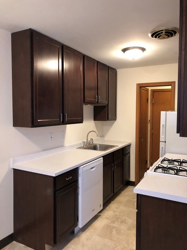 Primary Photo - 1001/15 East 66th St.