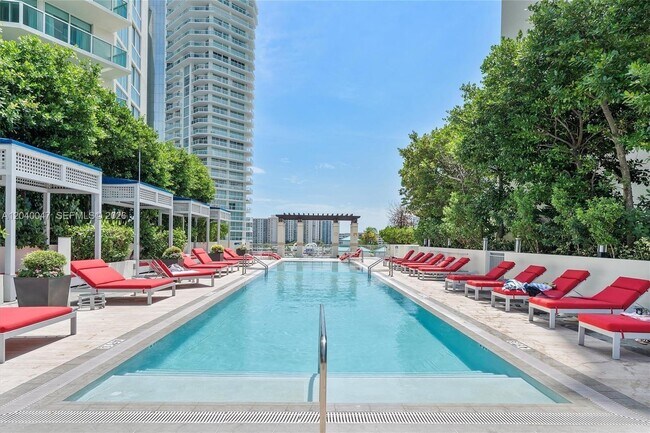 Building Photo - 200 Sunny Isles Blvd