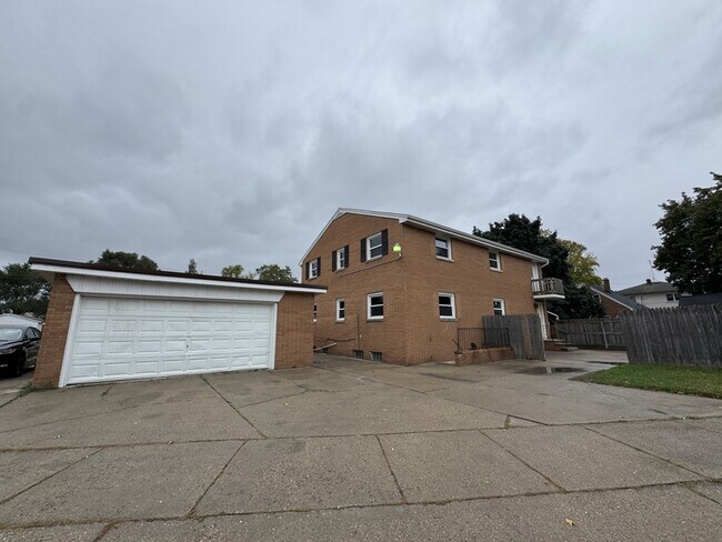 Building Photo - 1491-1493 Harvey St