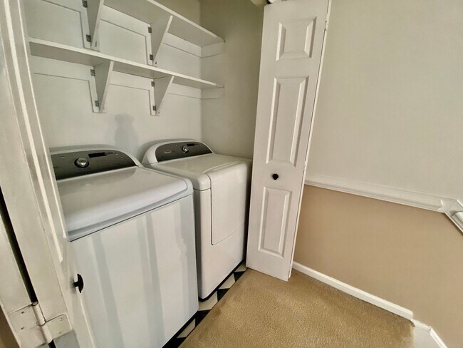 Building Photo - Fantastic 2-Bedroom Townhome In Linkhorn! ...