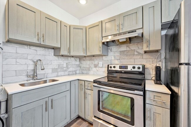 Building Photo - 2BR/3BA House | Kensington